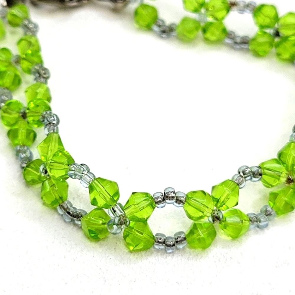 Bright Peridot Beaded Floral Bracelet - Picture 4 of 7